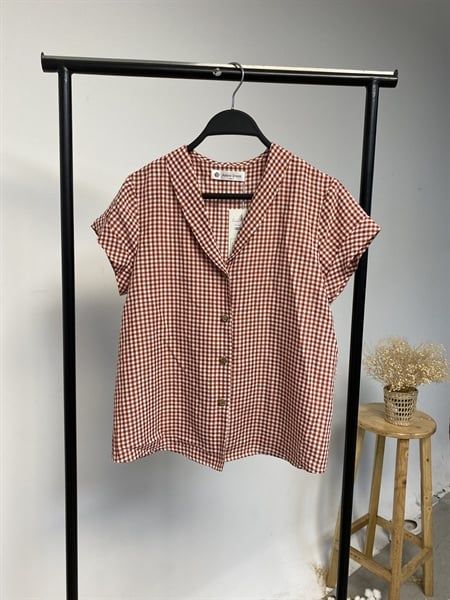 Top basic cổ sam karo đỏ