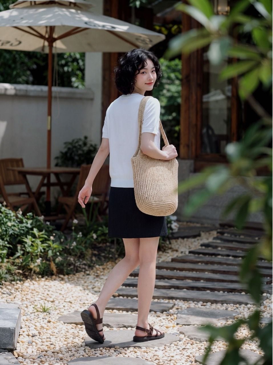  Áo thun dệt trắng thêu ngực 