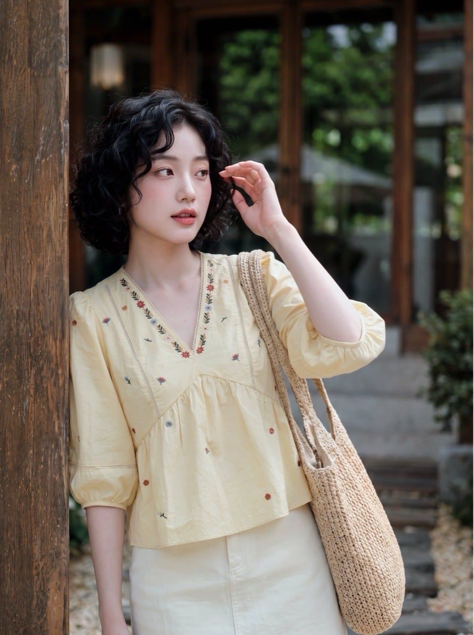  Áo peplum thô vàng kem thêu hoa cổ 