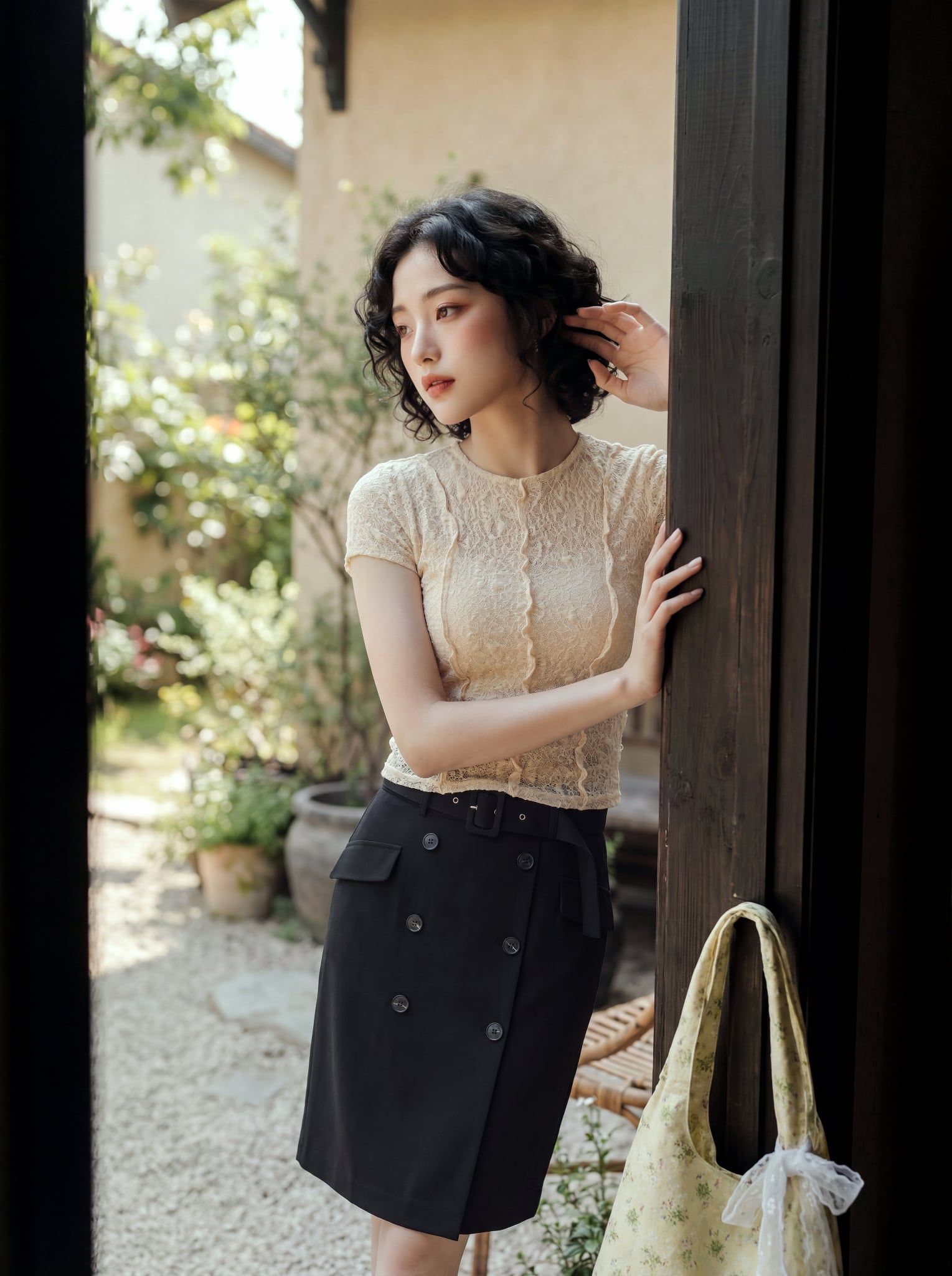  Áo thun ren can mảnh màu be nhạt 