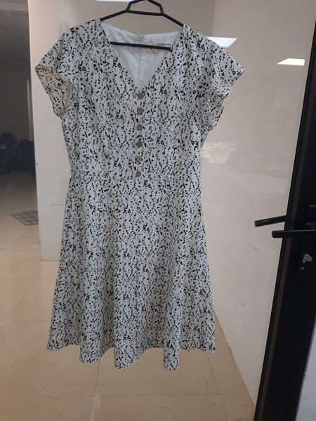 Mini dresses cổ tim lụa hoạ tiết rối đen trắng