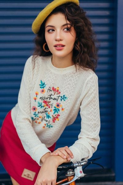 Top len mỏng kem in hoa