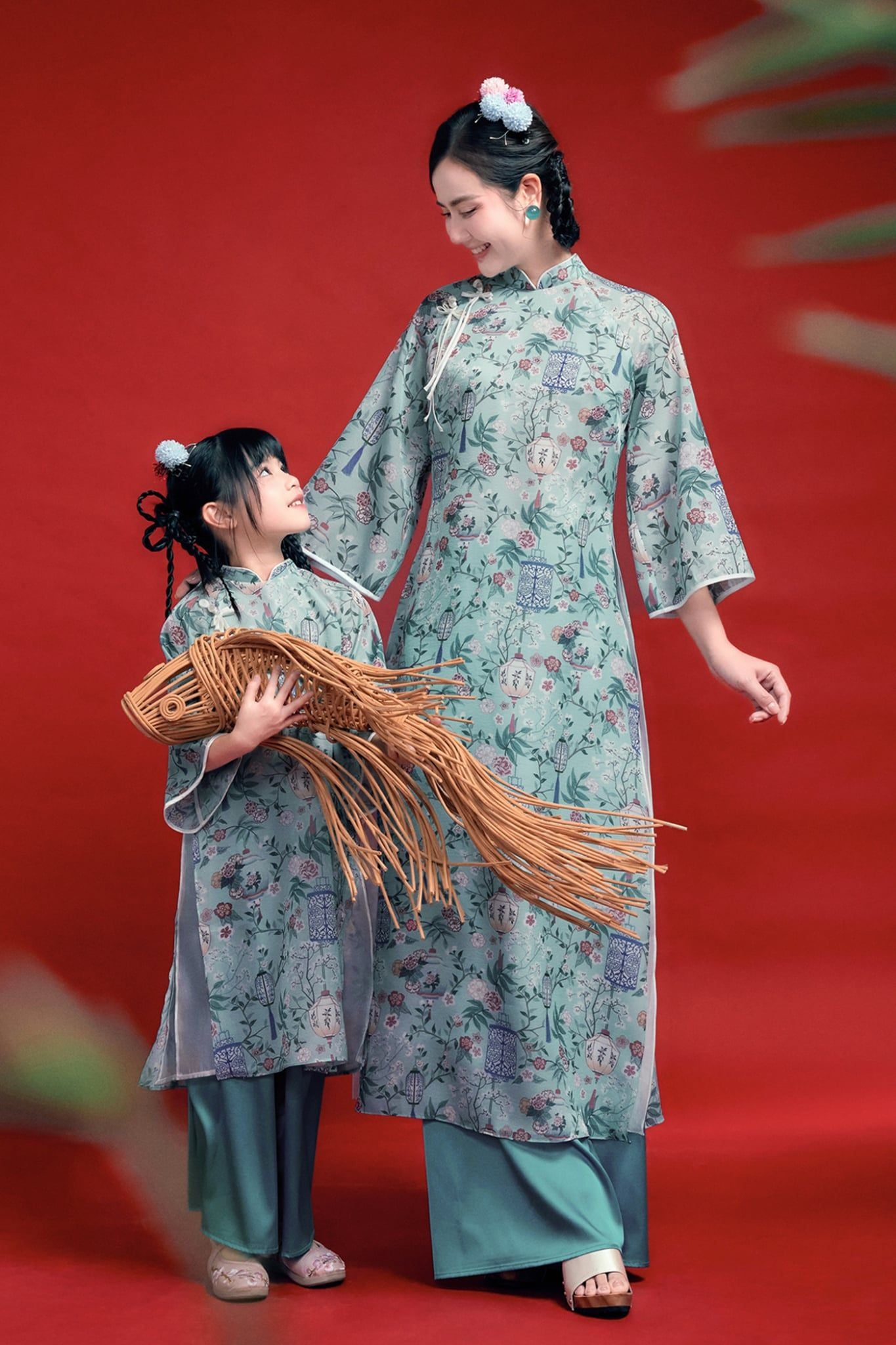  Lam Tường - Set áo dài bé gái tơ đèn lồng xanh ngọc lam 