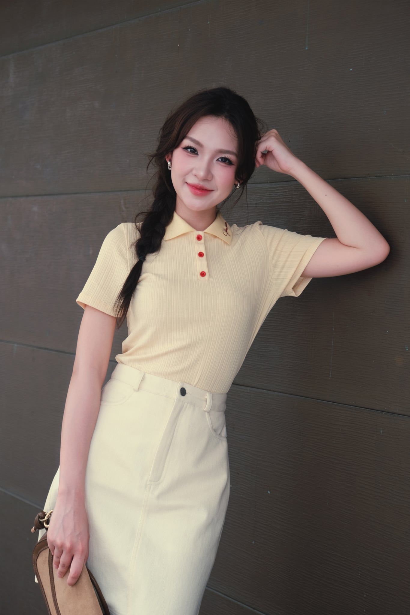  Áo thun polo vàng kem thêu lá cổ 