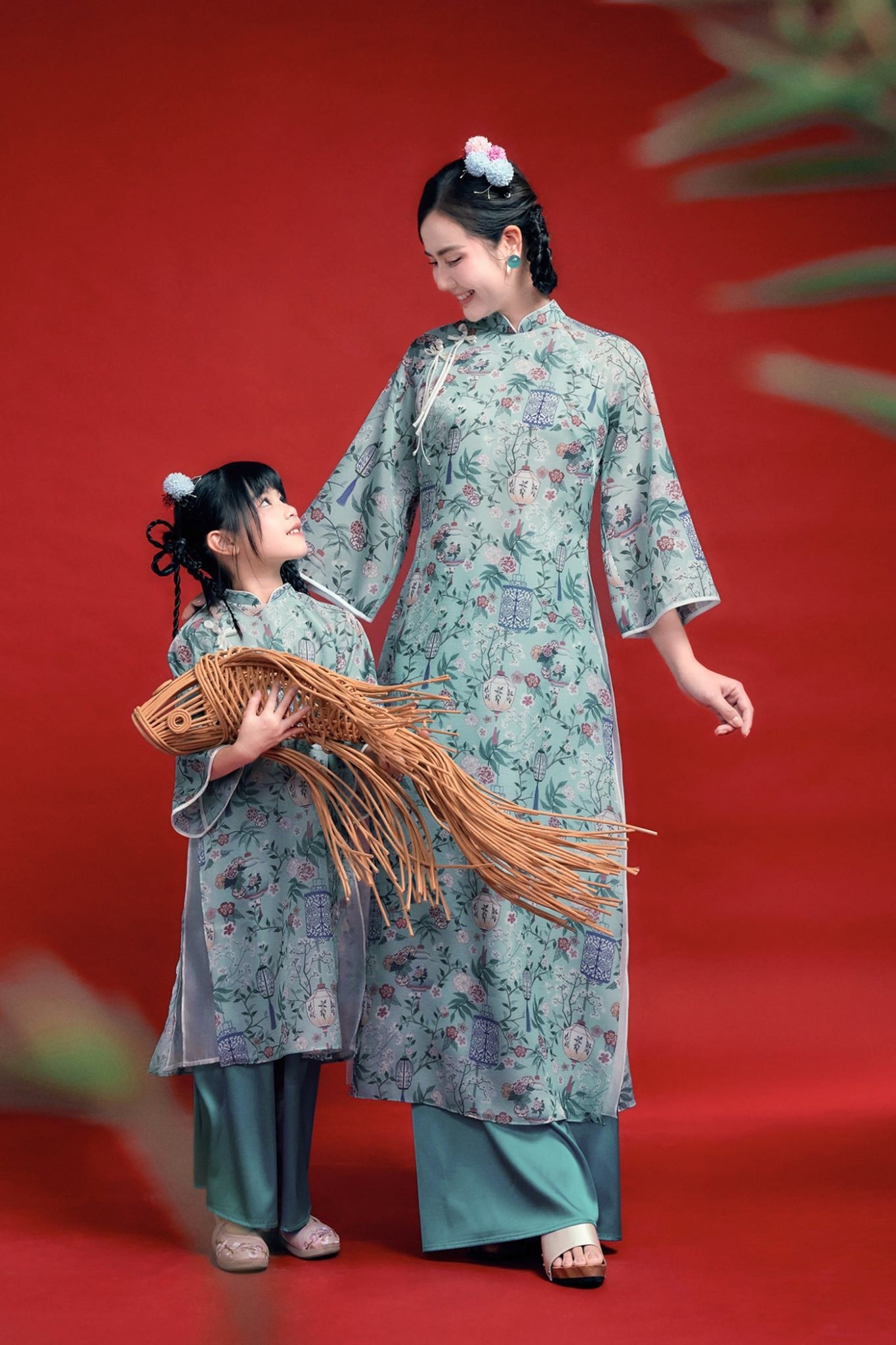  Lam Tường - Set áo dài tơ đèn lồng xanh ngọc lam 
