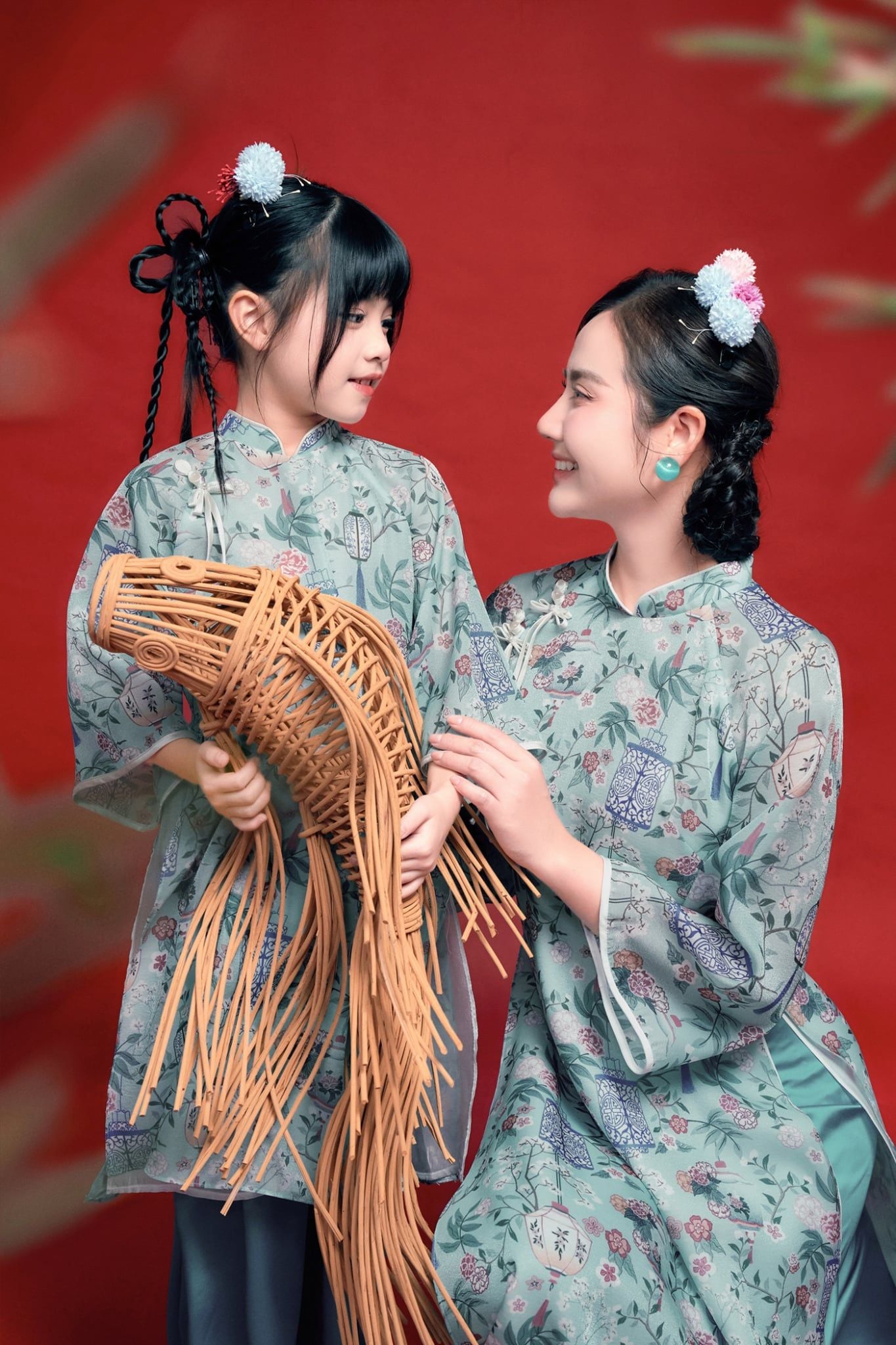  Lam Tường - Set áo dài tơ đèn lồng xanh ngọc lam 