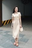  Đầm midi be cổ V nhún sườn 