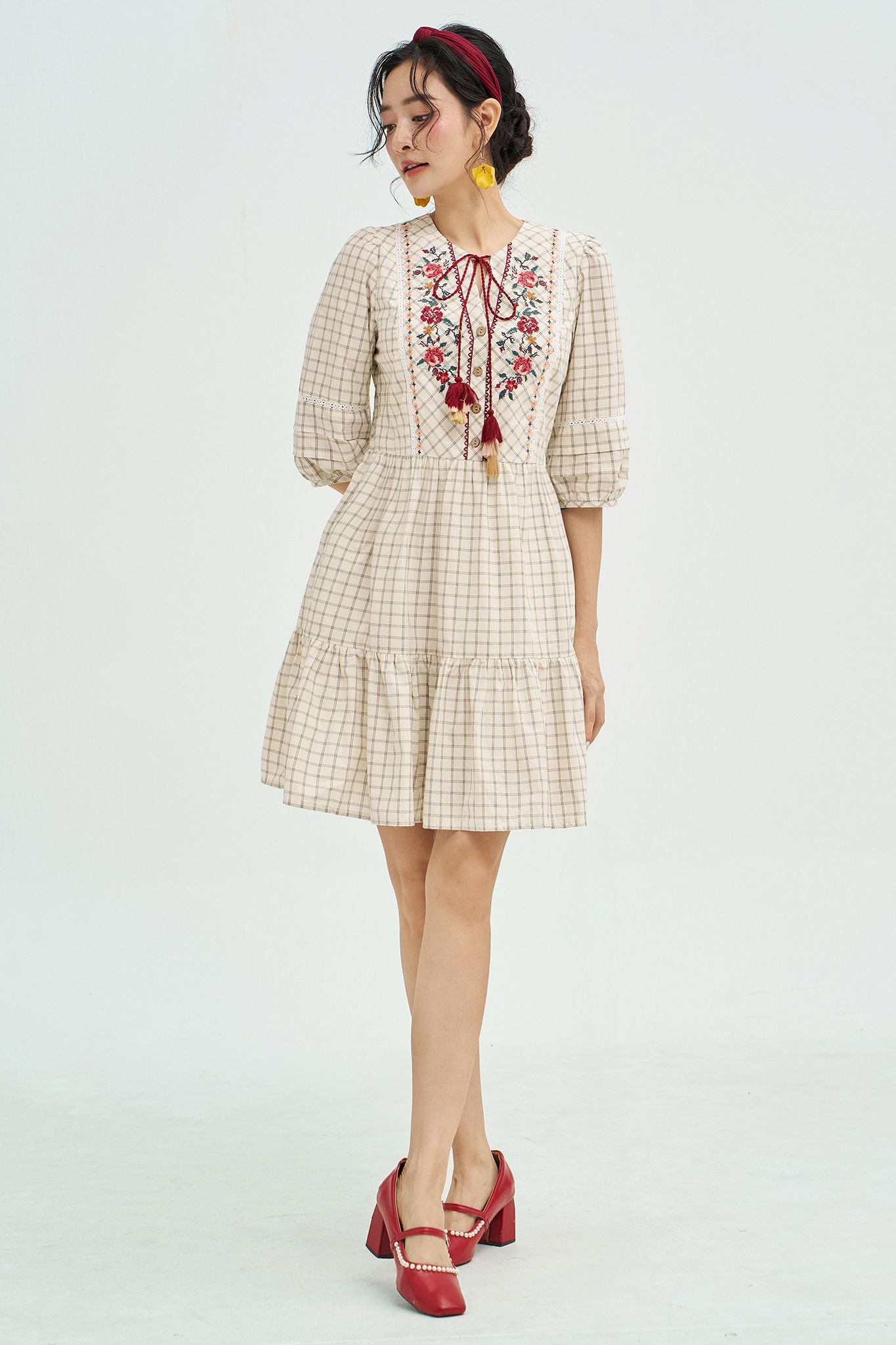 Đầm caro thêu diềm hoa vintage