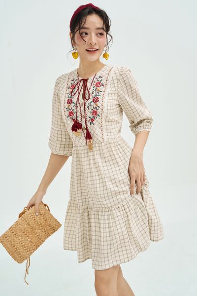 Đầm caro thêu diềm hoa vintage