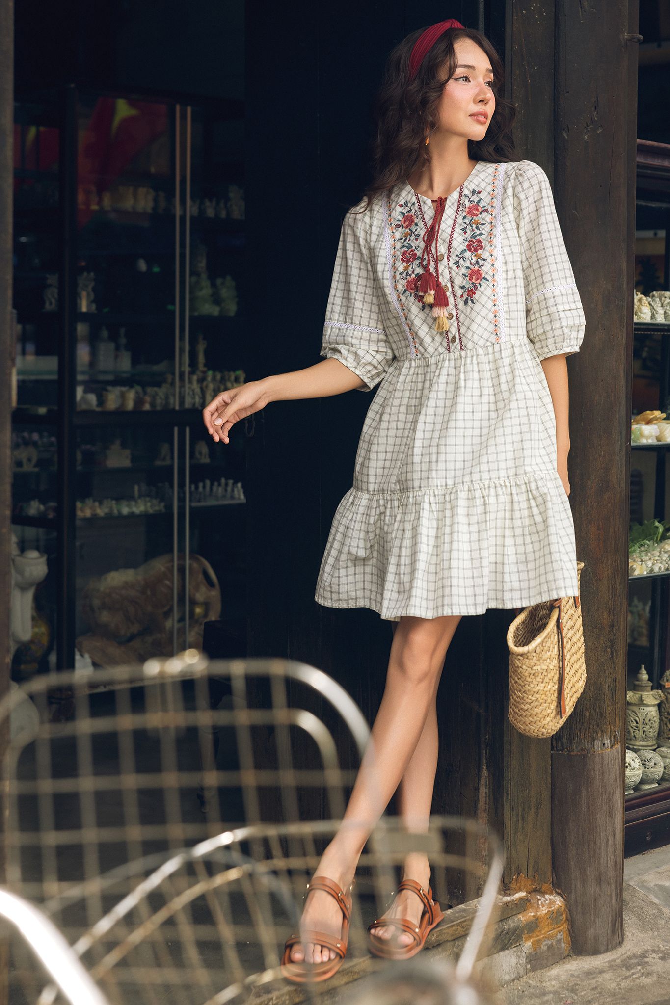 Đầm caro thêu diềm hoa vintage