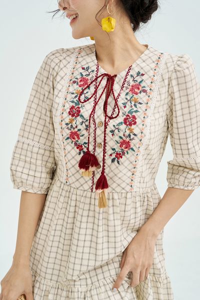 Đầm caro thêu diềm hoa vintage