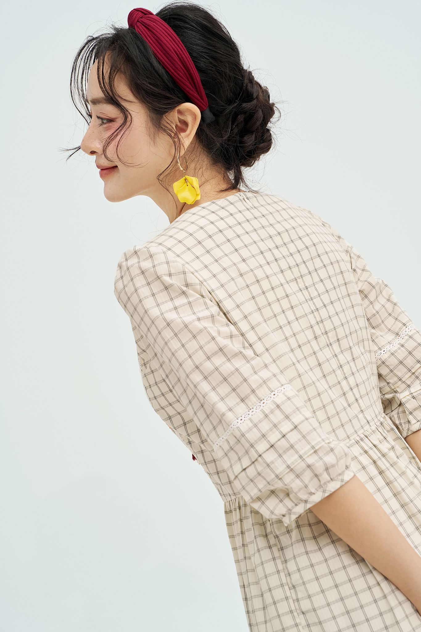 Đầm caro thêu diềm hoa vintage