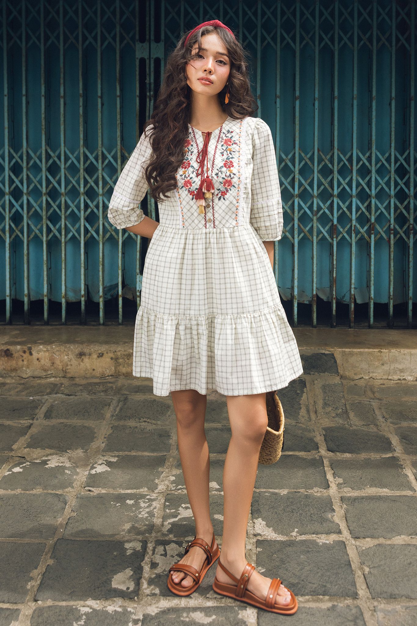 Đầm caro thêu diềm hoa vintage