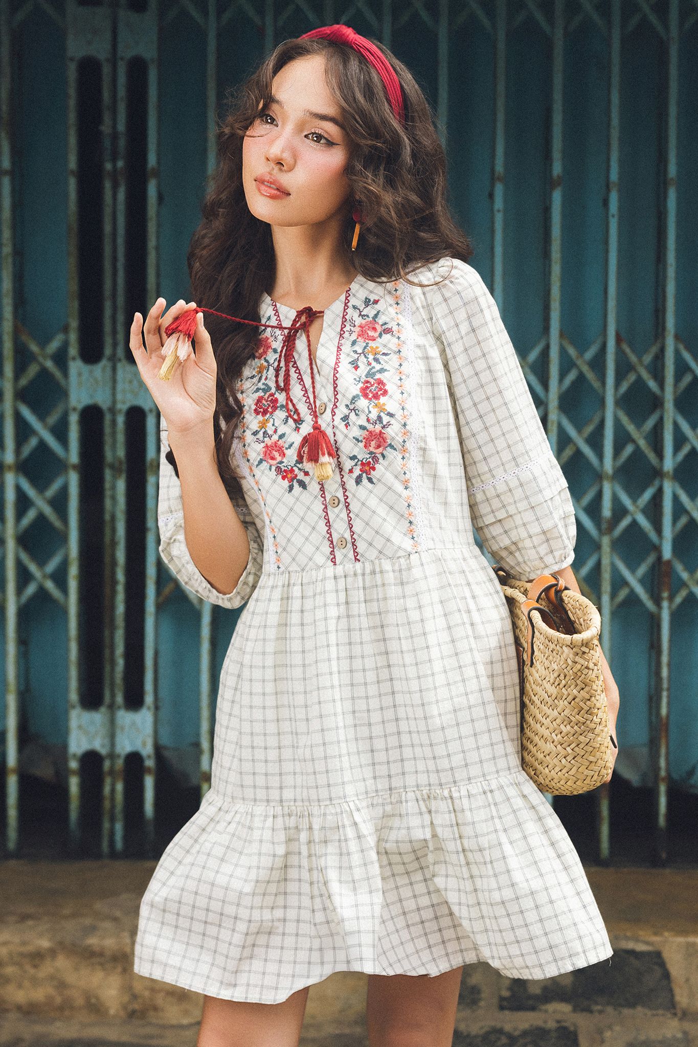 Đầm caro thêu diềm hoa vintage