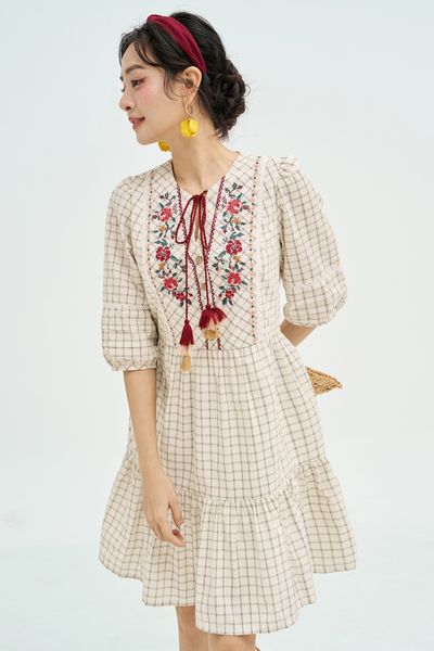 Đầm caro thêu diềm hoa vintage