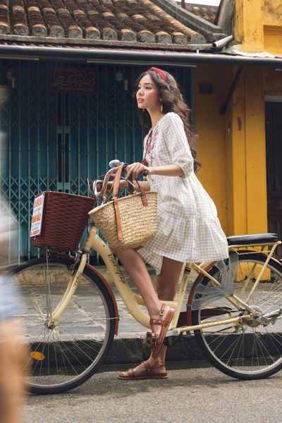 Đầm caro thêu diềm hoa vintage