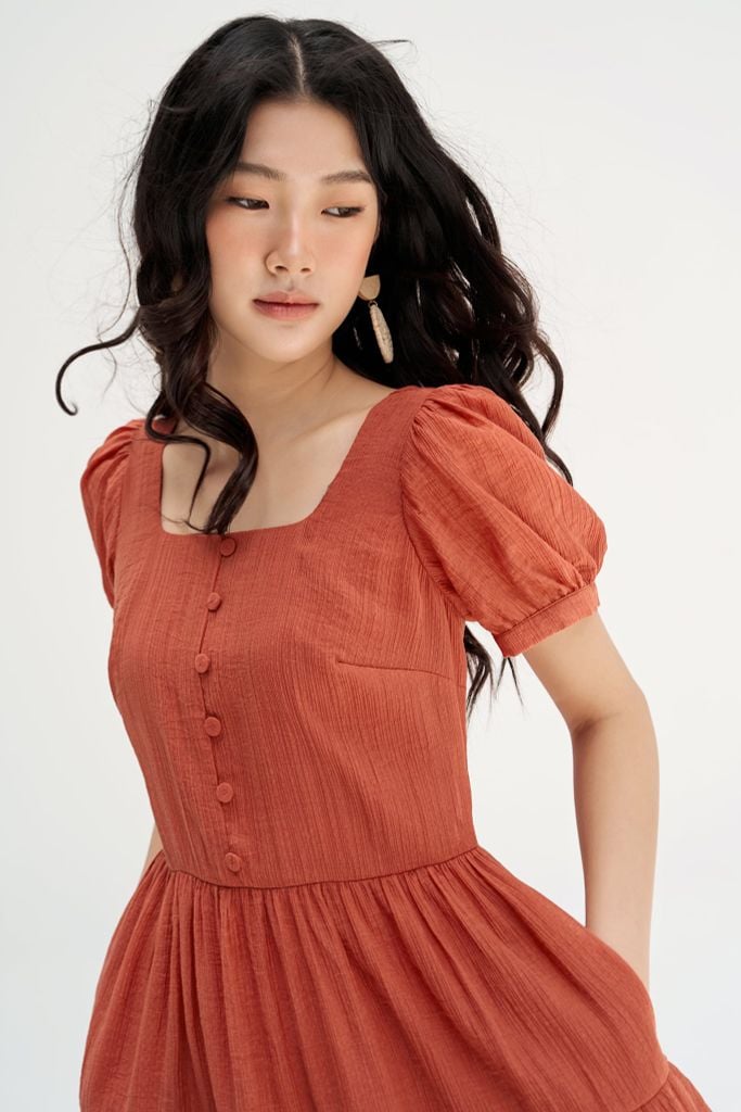 Đầm mini nối tầng tơ xốp cam