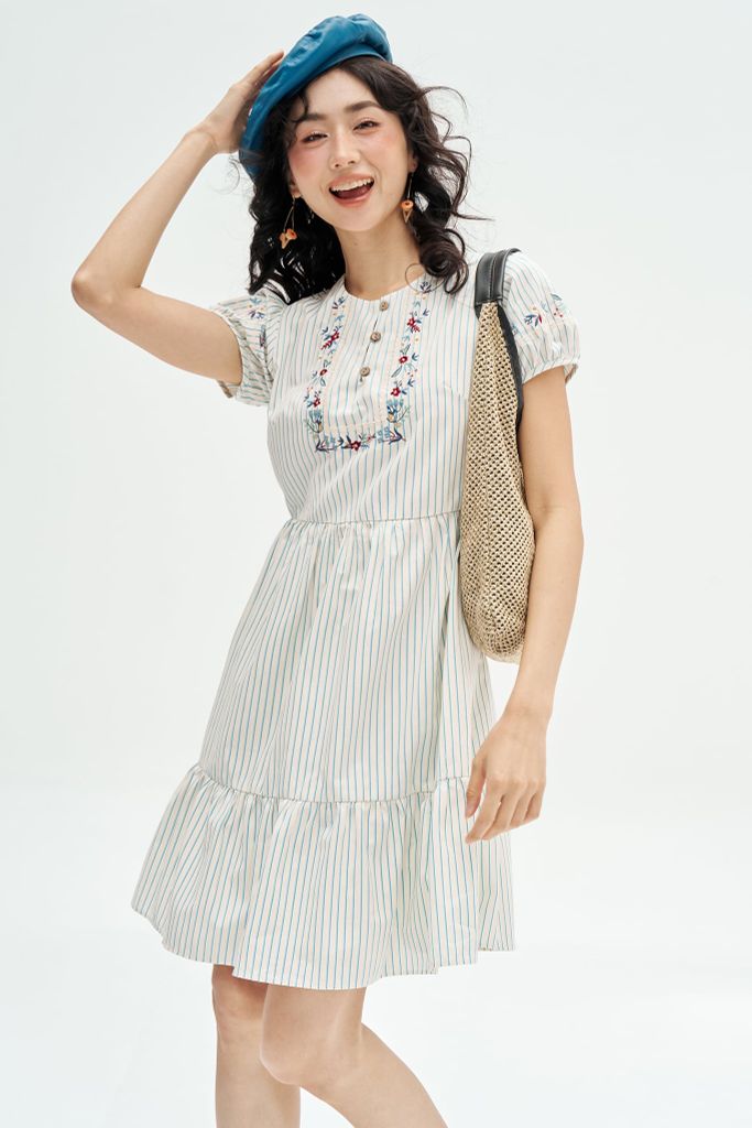 Đầm mini nối tầng sọc xanh thêu cổ