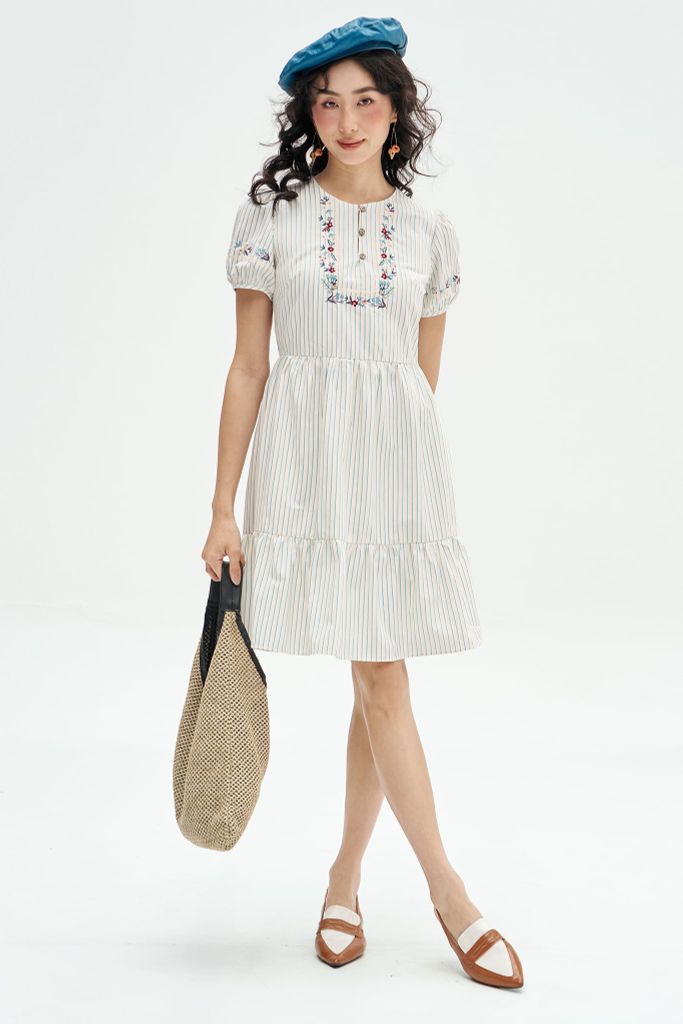 Đầm mini nối tầng sọc xanh thêu cổ