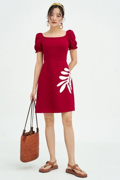 Đầm mini dáng A đũi đỏ thêu lá kem