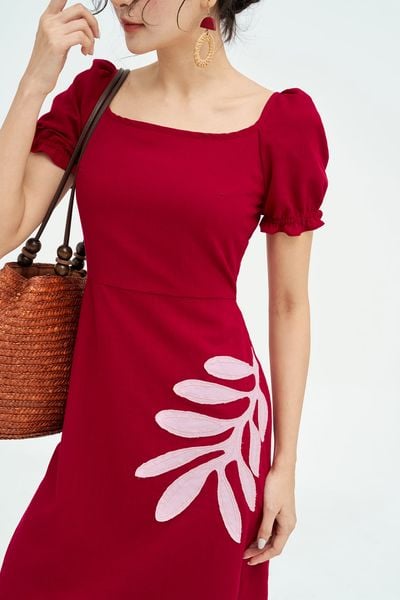 Đầm mini dáng A đũi đỏ thêu lá kem