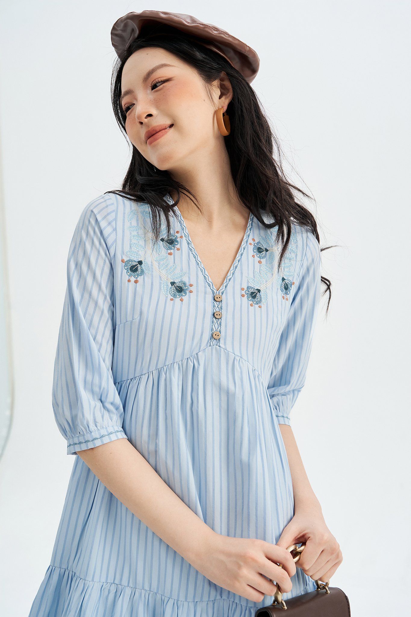 Đầm mini sọc xanh thêu hoa vintage