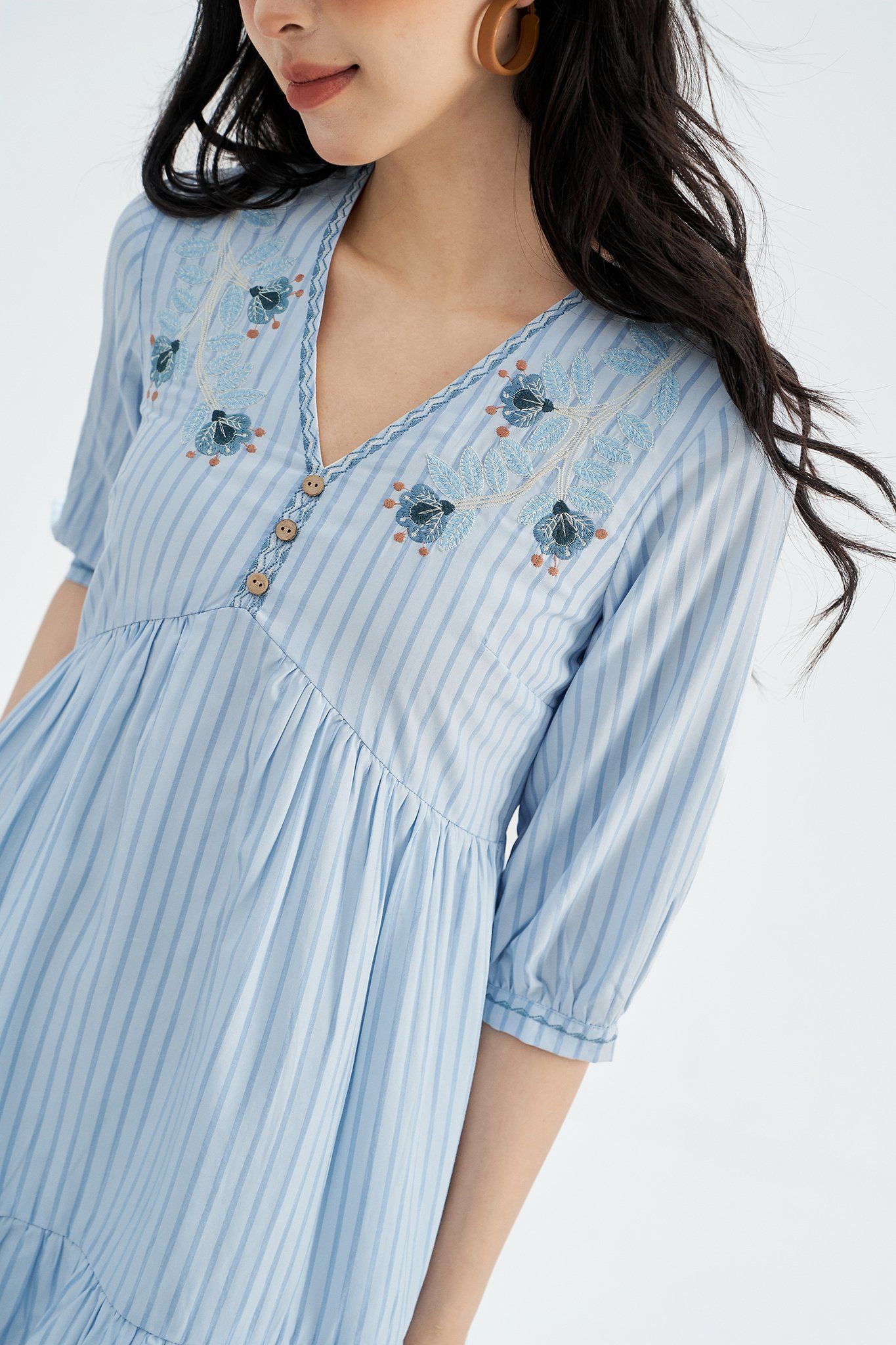 Đầm mini sọc xanh thêu hoa vintage