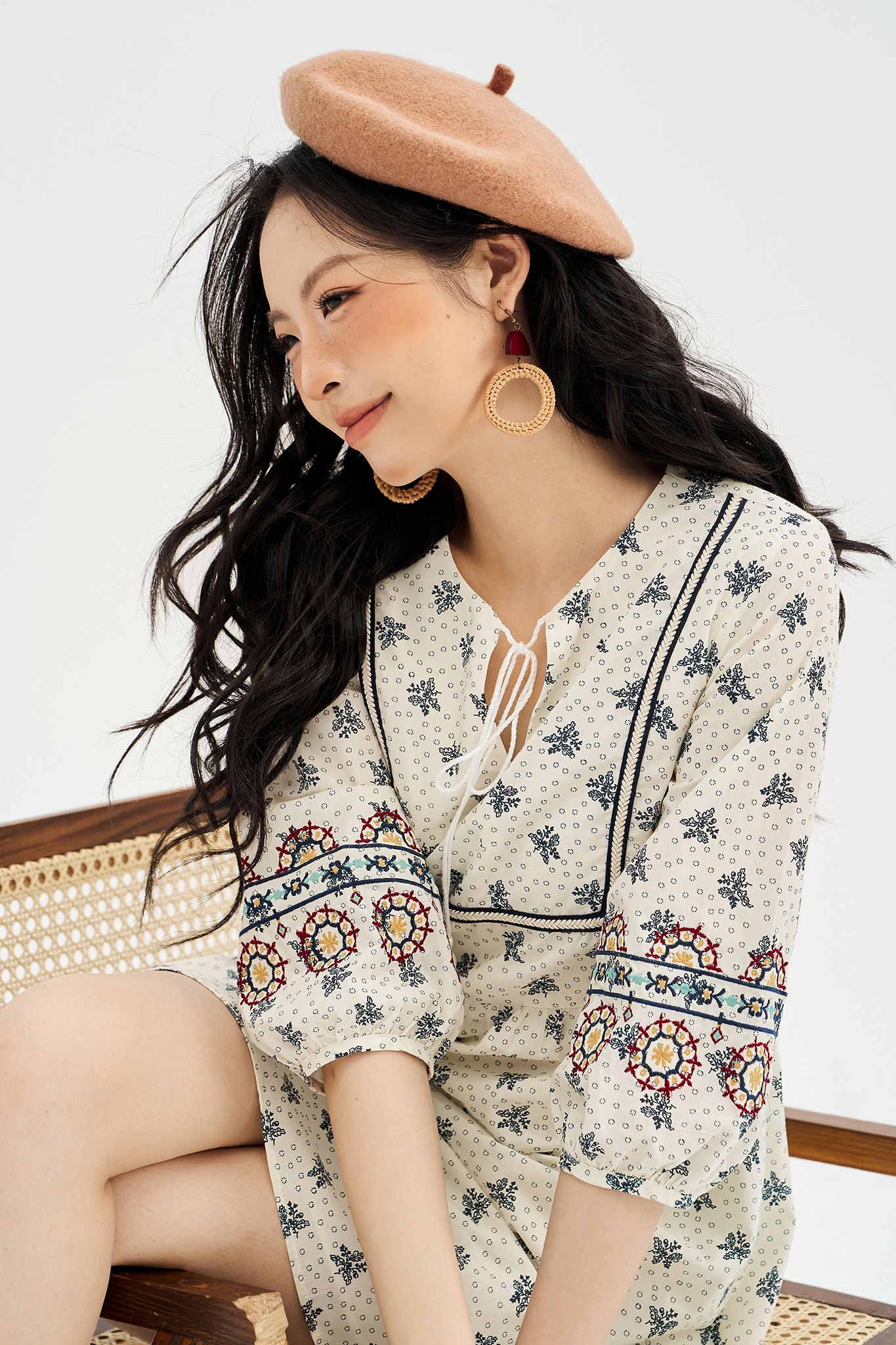 Đầm mini hoạ tiết navi thêu tunic