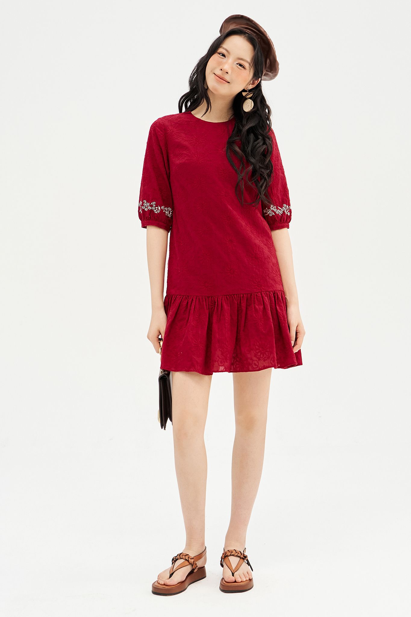 Đầm đuôi cá thô thêu đỏ