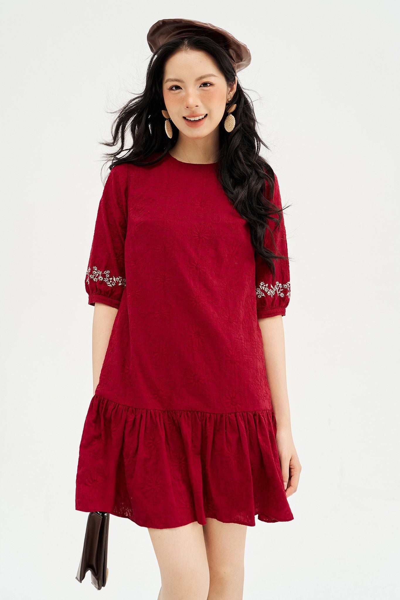 Đầm đuôi cá thô thêu đỏ