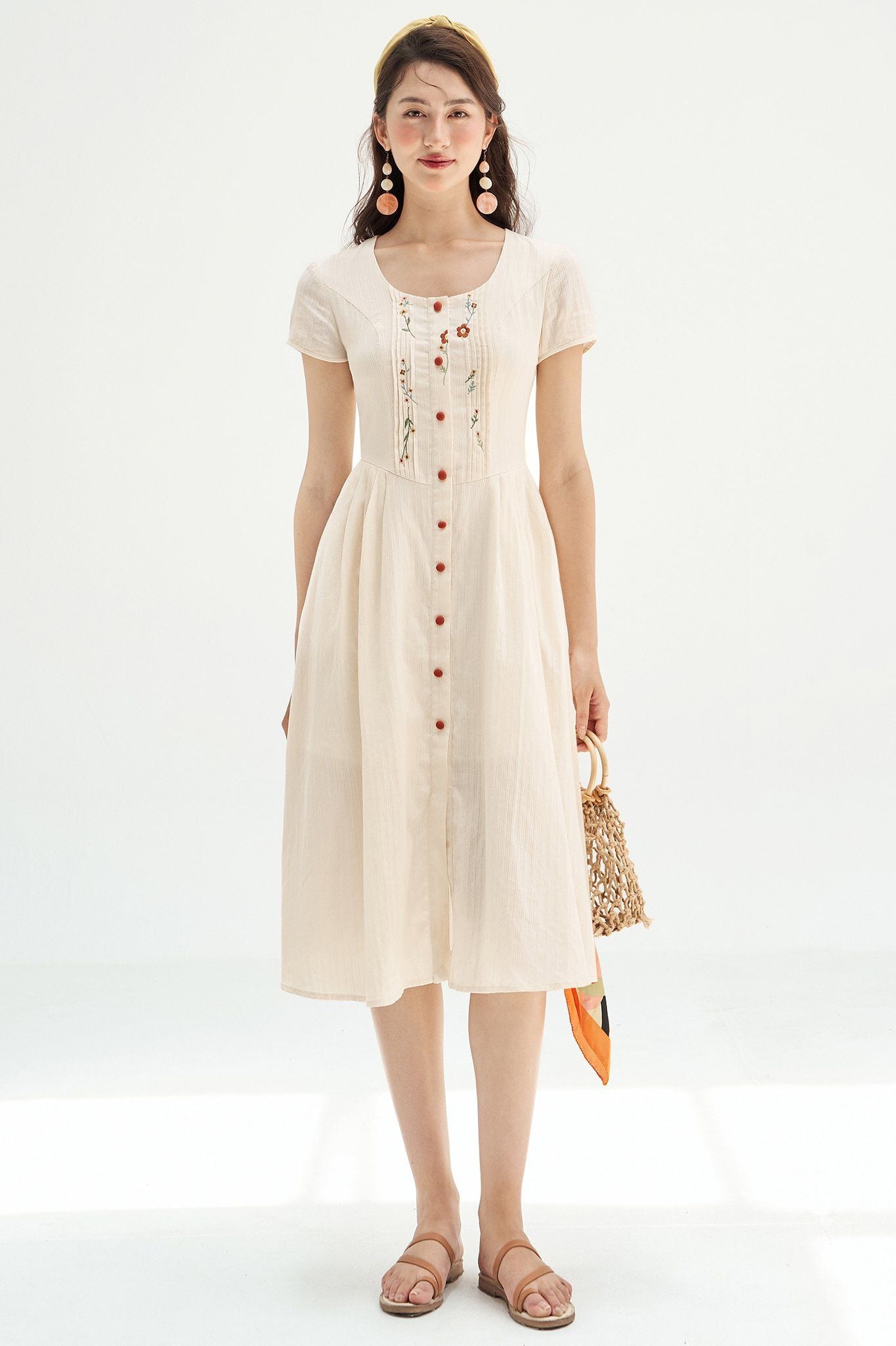 Đầm midi đũi mềm kem thêu hoa