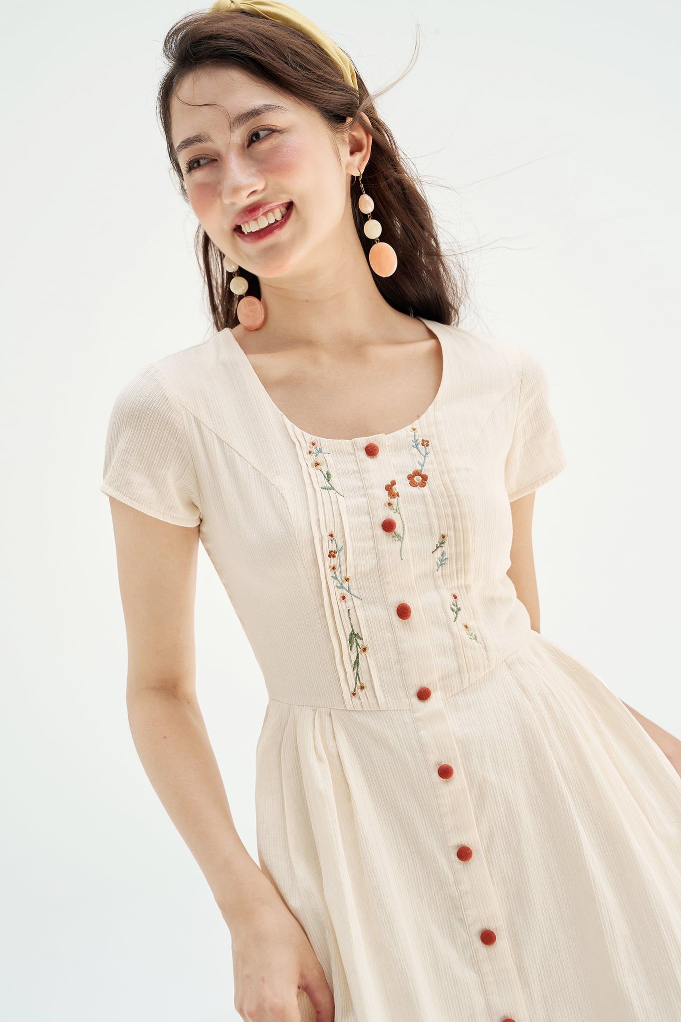 Đầm midi đũi mềm kem thêu hoa