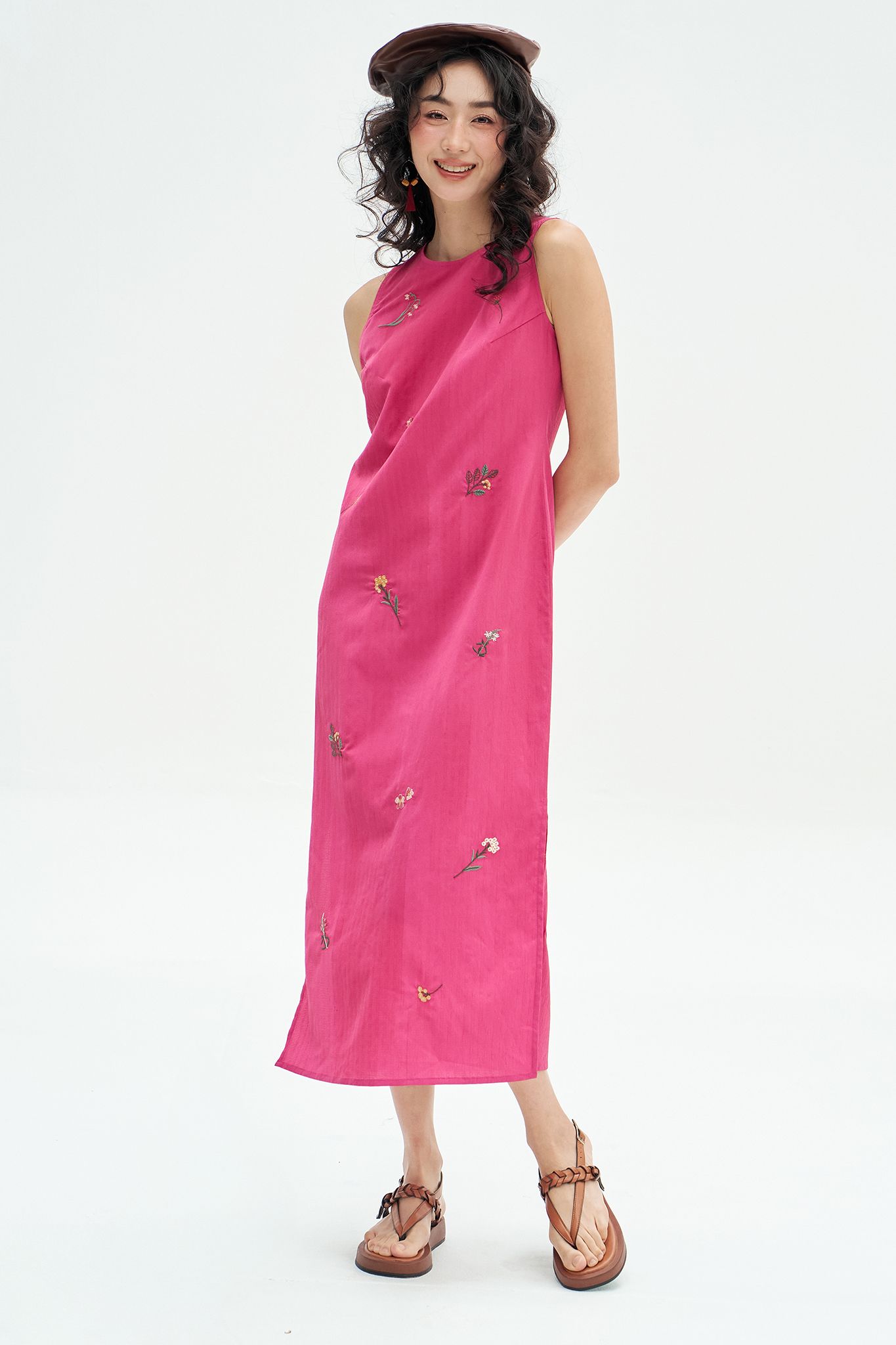 Đầm midi suông hồng thêu