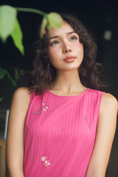 Đầm midi suông hồng thêu