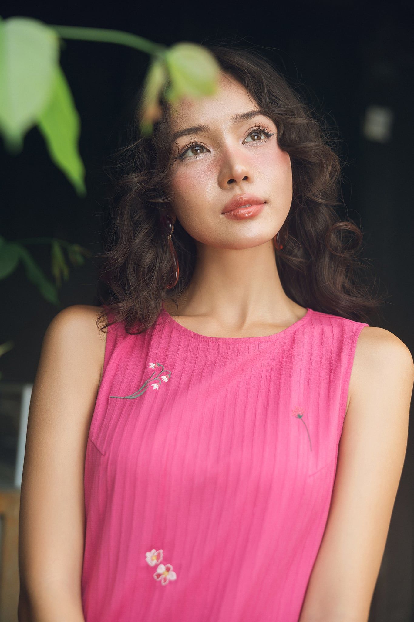 Đầm midi suông hồng thêu