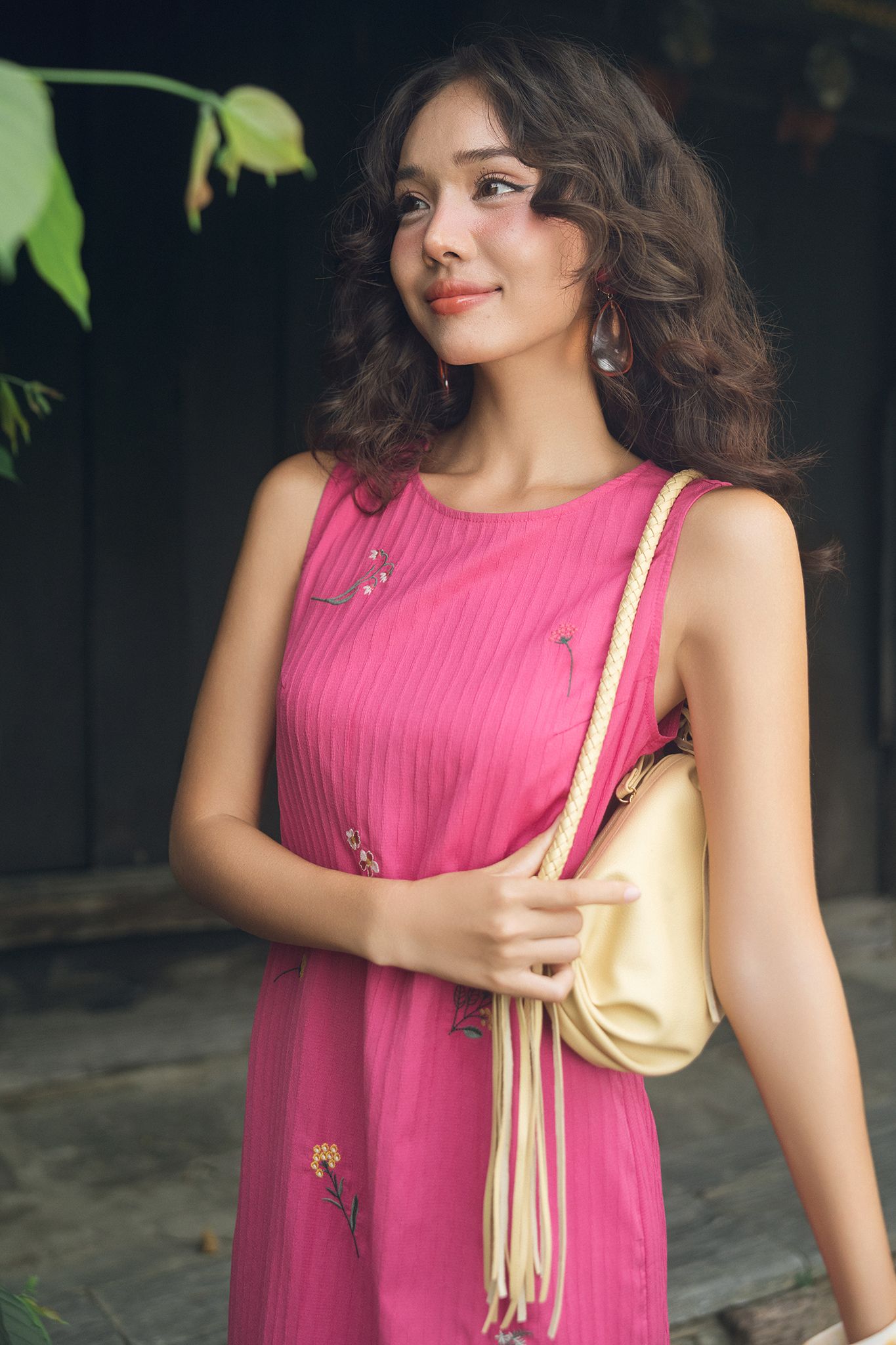 Đầm midi suông hồng thêu