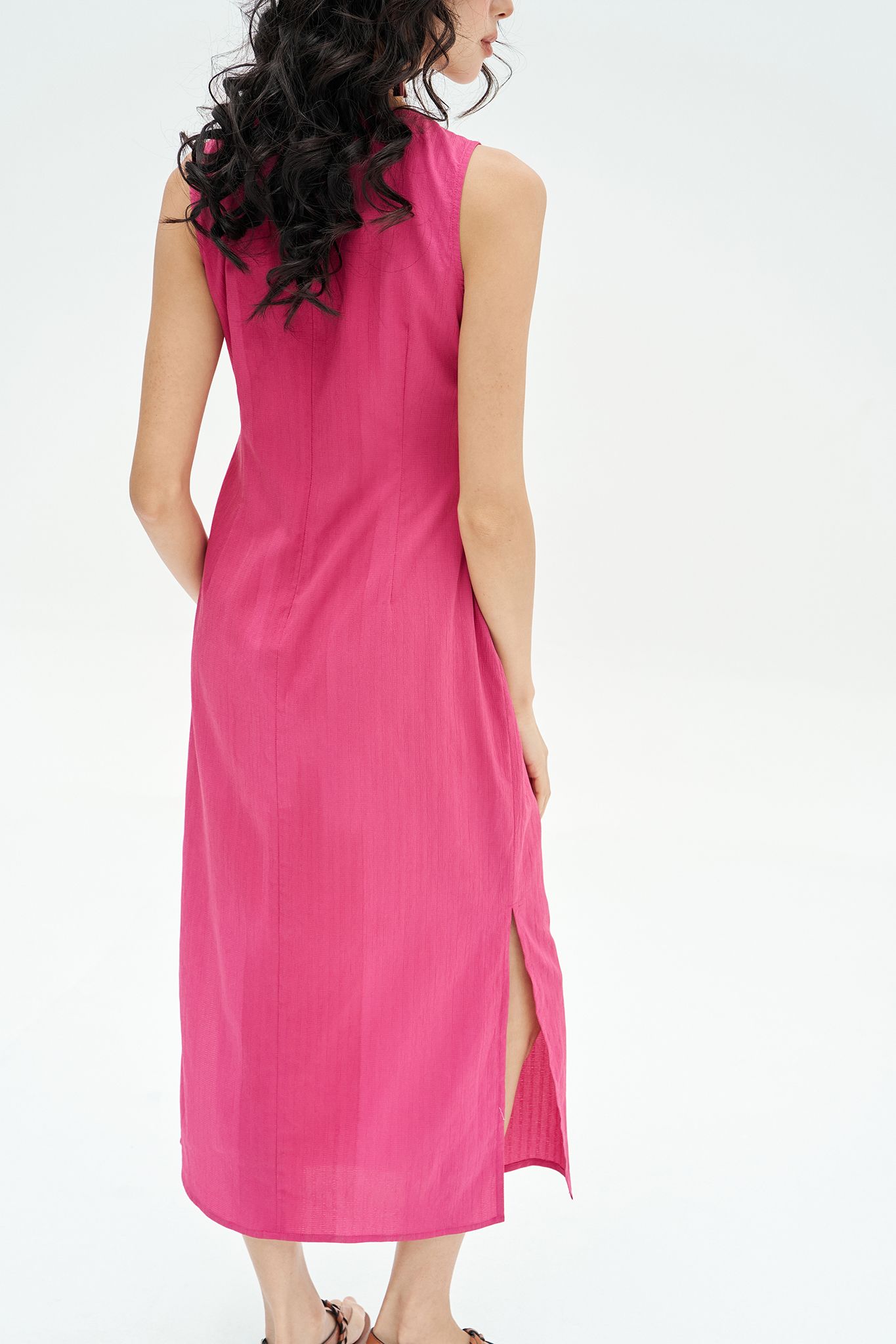 Đầm midi suông hồng thêu