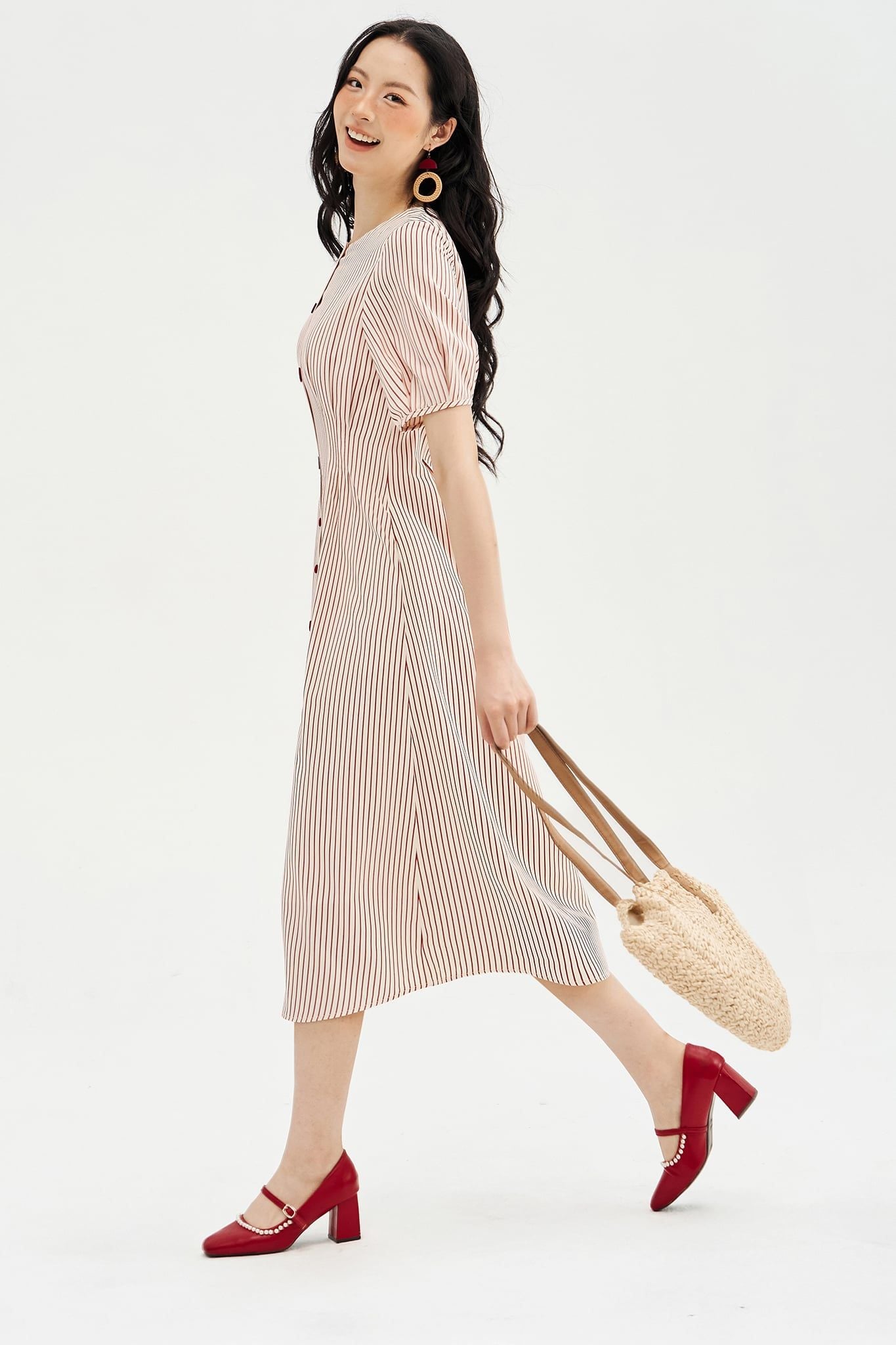 Đầm midi sọc đỏ phối khuy