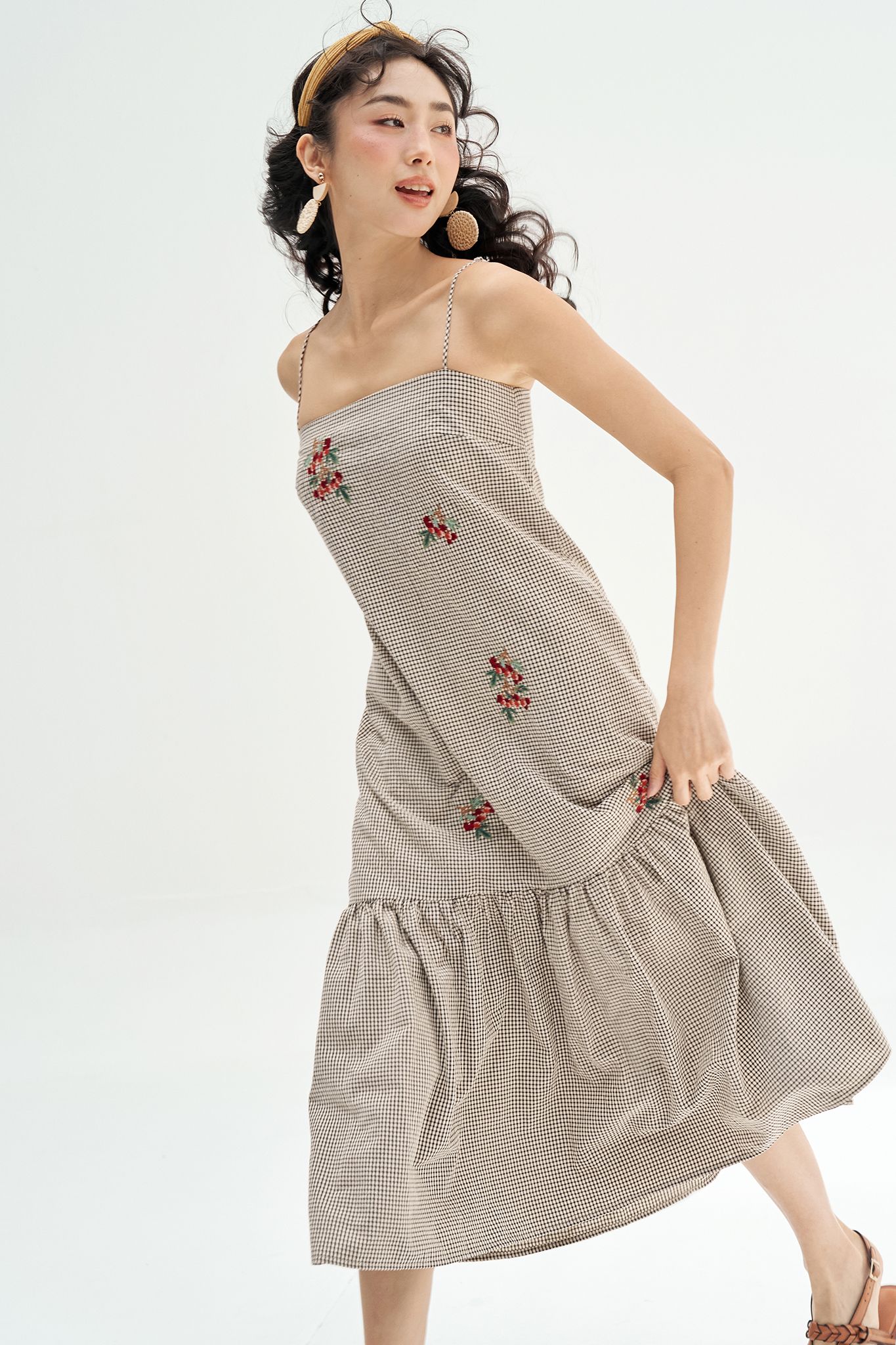 Đầm 2 dây karo nhí thêu chùm olive