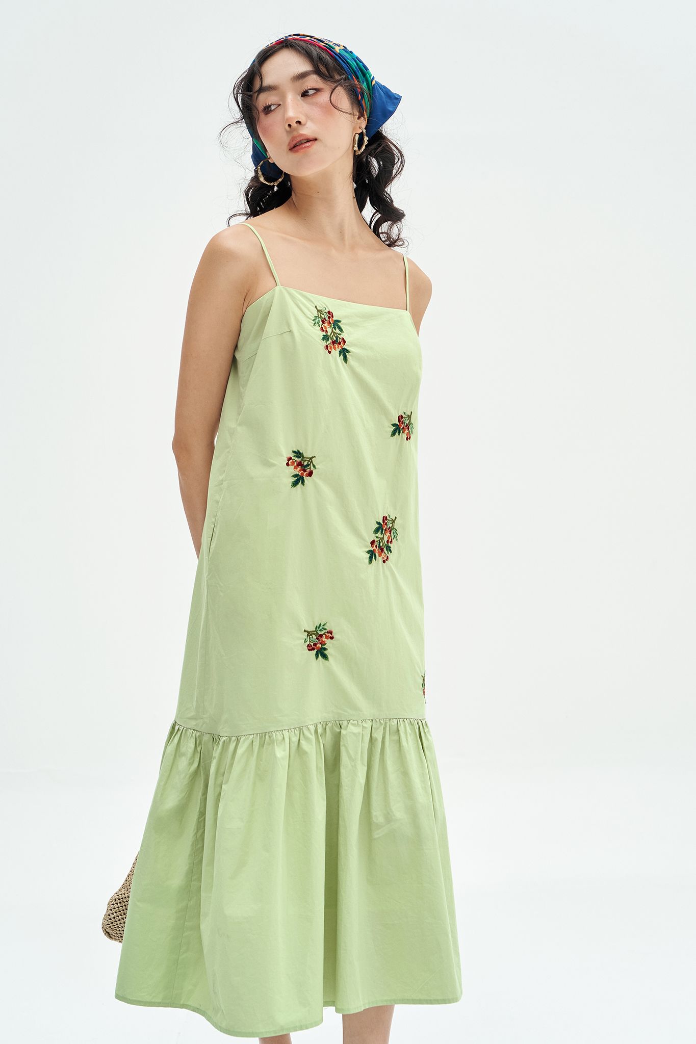 Đầm 2 dây xanh chanh thêu chùm olive