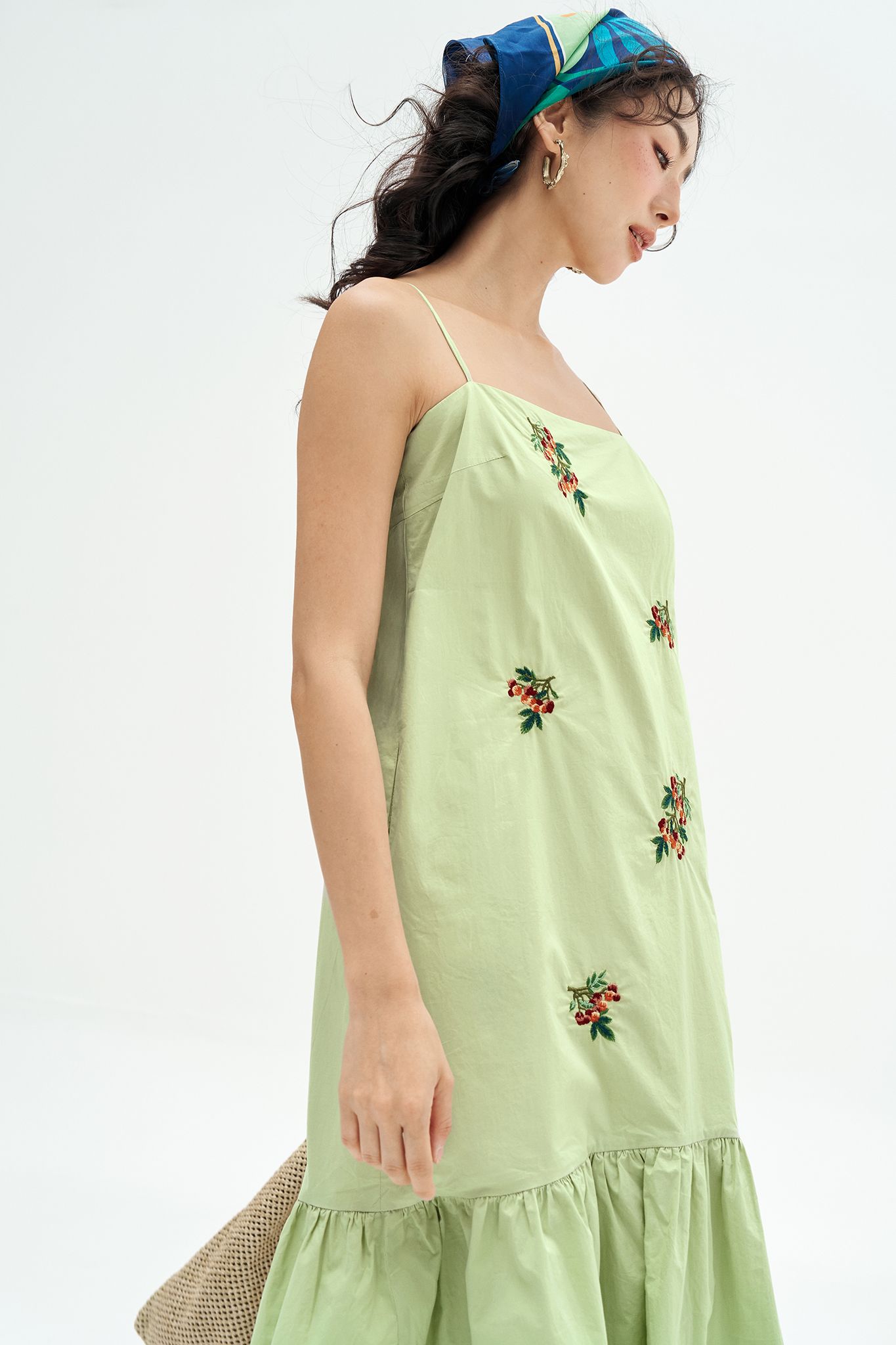 Đầm 2 dây xanh chanh thêu chùm olive