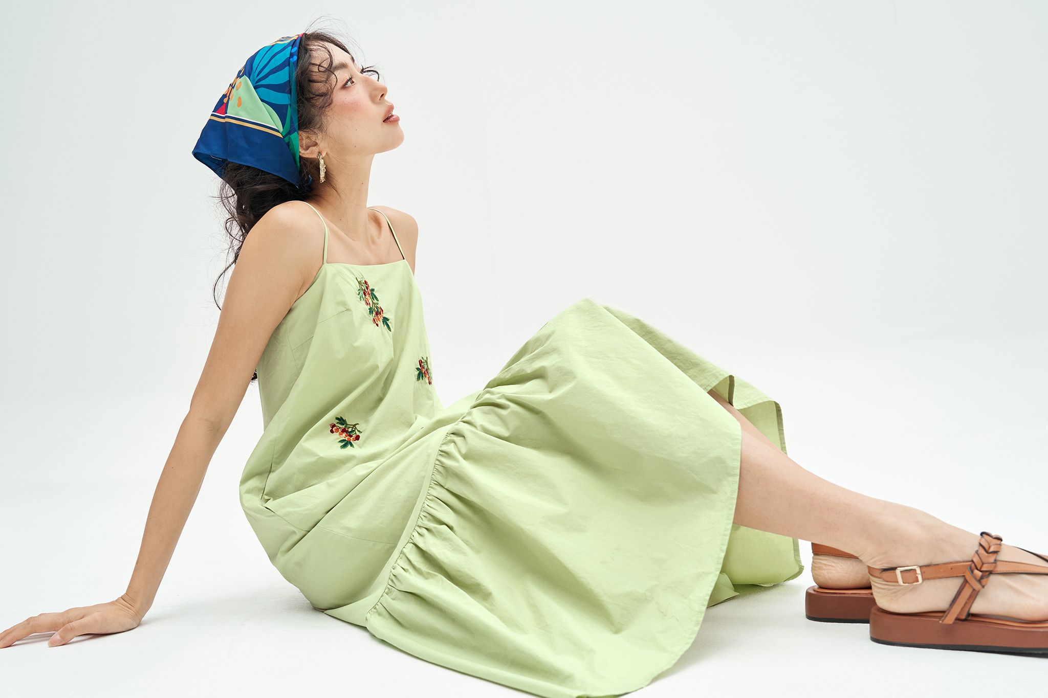 Đầm 2 dây xanh chanh thêu chùm olive