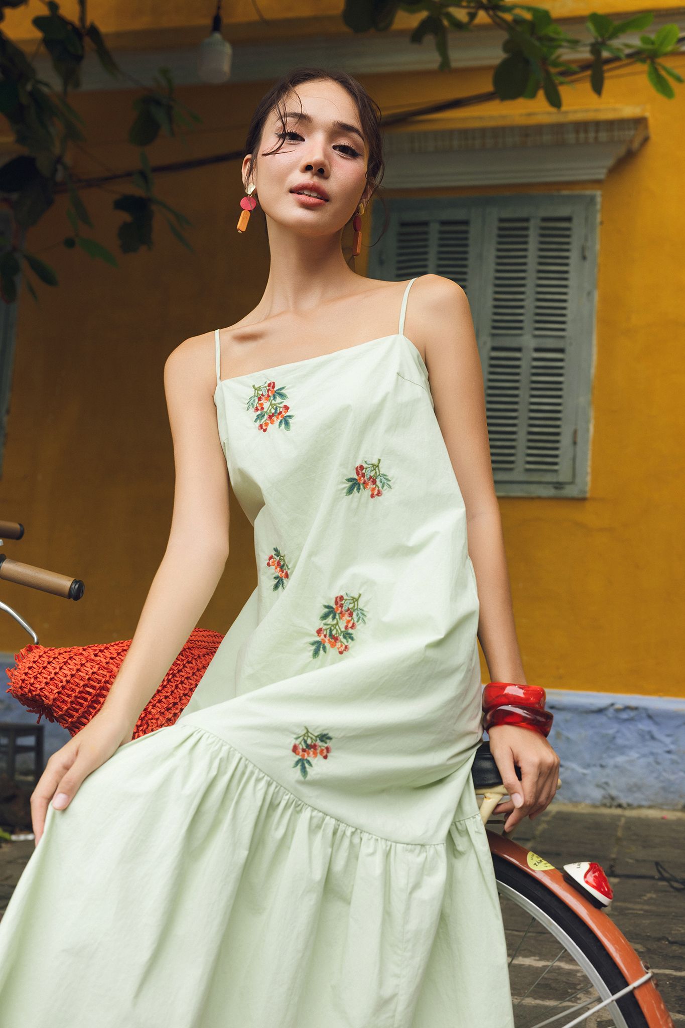 Đầm 2 dây xanh chanh thêu chùm olive