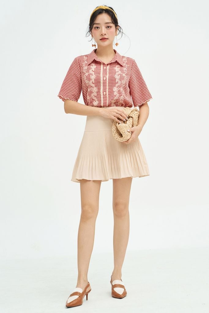 Chân váy mini xốp kem dập ly random