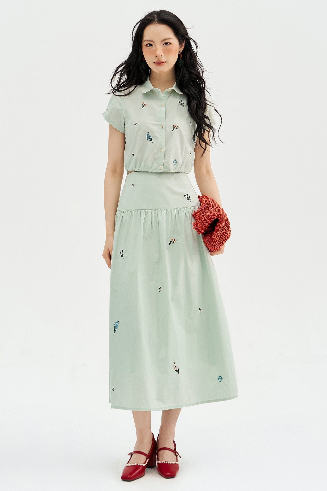 Chân váy midi xanh mint thêu hoa rơi