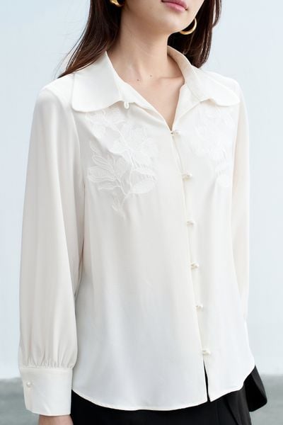 Sơ mi lụa trắng thêu chìm