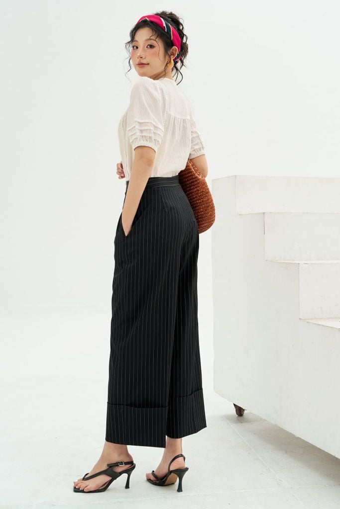 Áo top thô gân trắng thêu thân trên