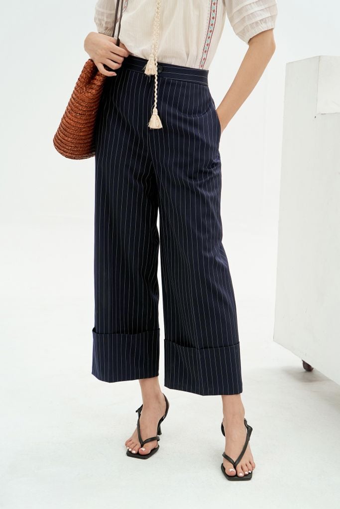 Quần suông lửng sọc navy gấu lơ vê to