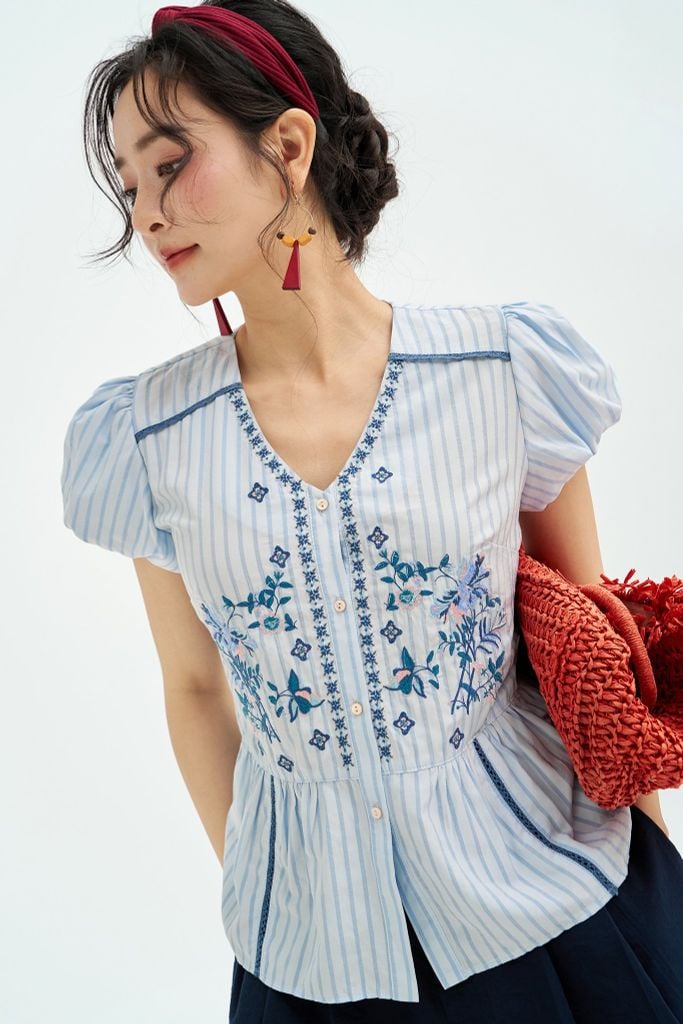 Áo peplum sọc xanh nhạt thêu thân trước