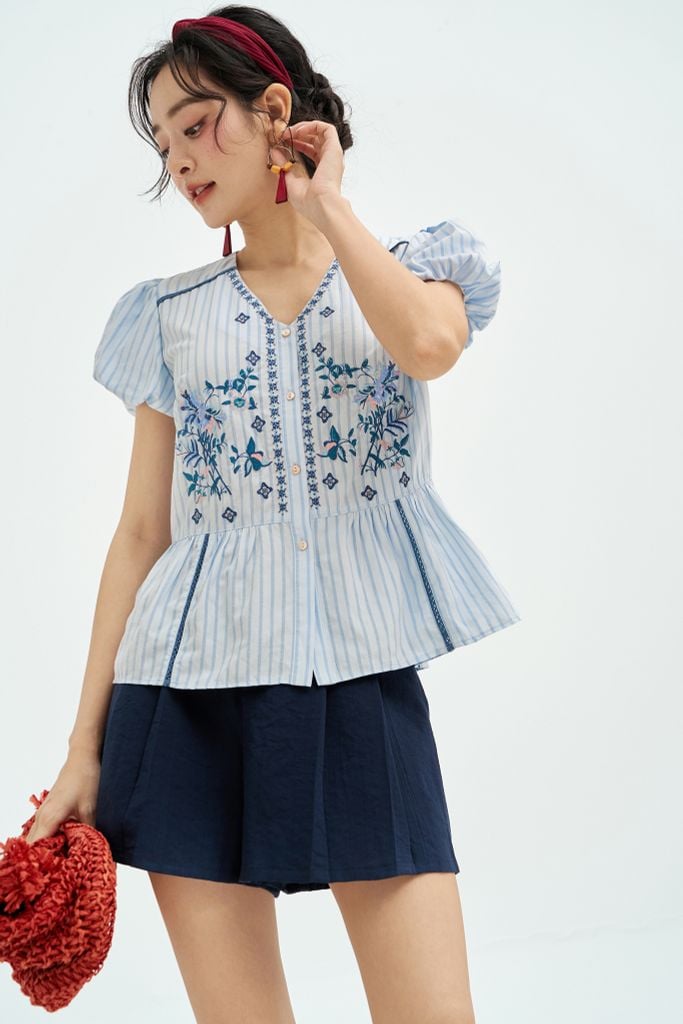 Áo peplum sọc xanh nhạt thêu thân trước